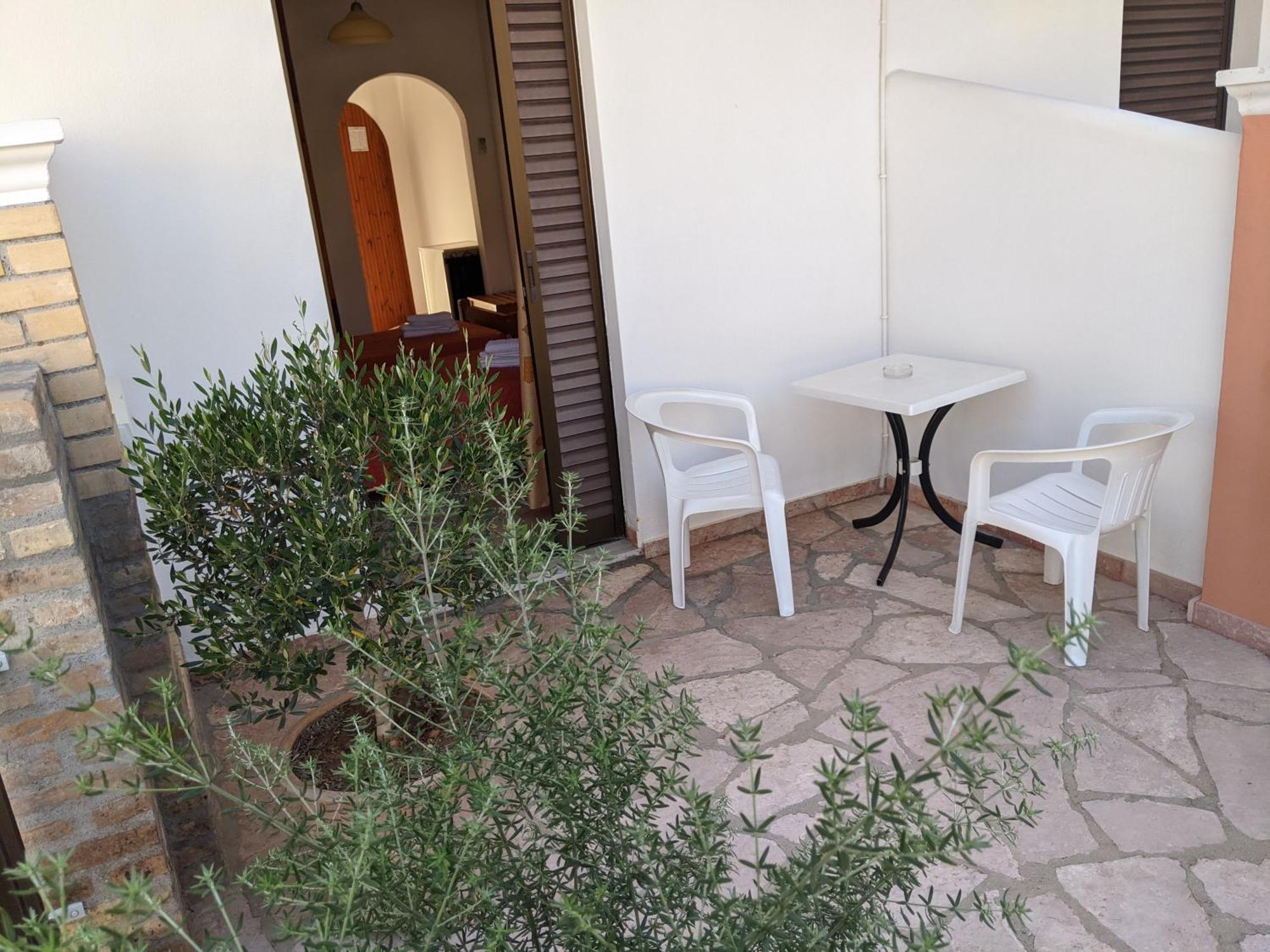 جوفيا Hotel Omirico الغرفة الصورة